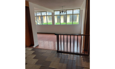 SE ARRIENDA  CASA CON EXCELENTE UBICACION - NEGOCIABLE