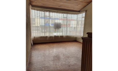 SE ARRIENDA  CASA CON EXCELENTE UBICACION - NEGOCIABLE