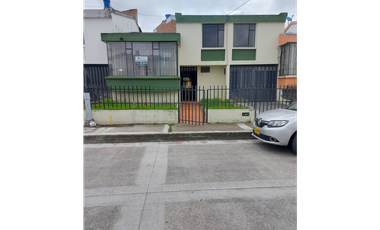 SE ARRIENDA  CASA CON EXCELENTE UBICACION - NEGOCIABLE