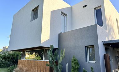 Venta Casa - Barrio Privado Santa Silvina / Pilar - Apta Credito