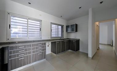 CASA VENTA VICENTE LOPEZ 4 AMBIENTES COCHERA APT CREDITO