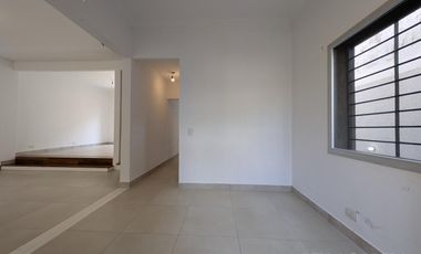CASA VENTA VICENTE LOPEZ 4 AMBIENTES COCHERA APT CREDITO