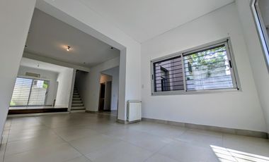 CASA VENTA VICENTE LOPEZ 4 AMBIENTES COCHERA APT CREDITO