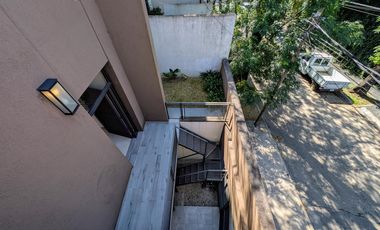 CASA VENTA VICENTE LOPEZ 4 AMBIENTES COCHERA APT CREDITO