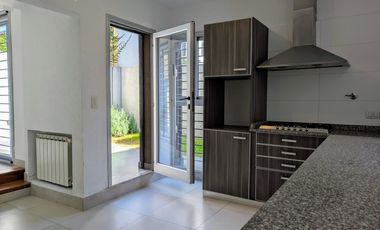 CASA VENTA VICENTE LOPEZ 4 AMBIENTES COCHERA APT CREDITO
