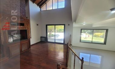 Country Club Mapuche, Casa 4 Dormitorios + Dep. de servicio, Garage, Parque, Quincho, Piscina!