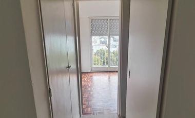 Departamento en alquiler, Yerbal al 700, luminoso, balcon, 2 ambientes.