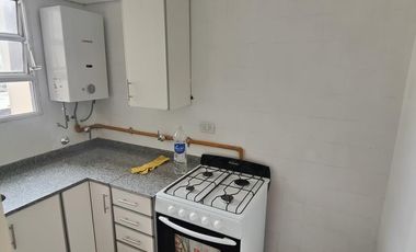 Departamento en alquiler, Yerbal al 700, luminoso, balcon, 2 ambientes.