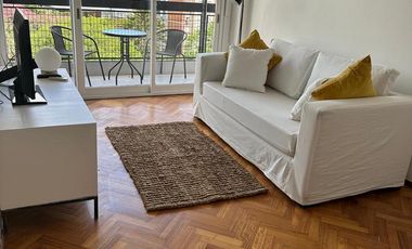 DOS AMBIENTES AMOBLADO SOBRE ARROYO CON VISTA A JARDINES