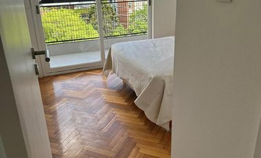 DOS AMBIENTES AMOBLADO SOBRE ARROYO CON VISTA A JARDINES
