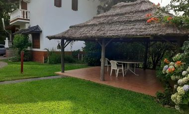 Casa en alquiler - 4 Dormitorios 3 Baños - Cocheras - 1.400Mts2 - Florencio Varela