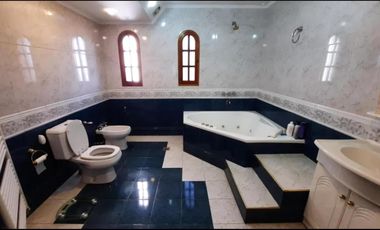 Casa en alquiler - 4 Dormitorios 3 Baños - Cocheras - 1.400Mts2 - Florencio Varela