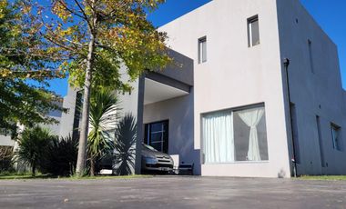 Venta Casa - Altos de Campo Grande / Pilar