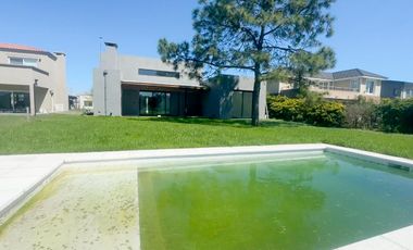 Venta - Casa en Barrio Privado Altos de Campo Grande / Pilar