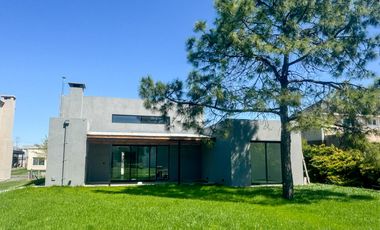 Venta - Casa en Barrio Privado Altos de Campo Grande / Pilar
