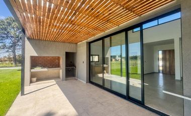 Venta - Casa en Barrio Privado Altos de Campo Grande / Pilar