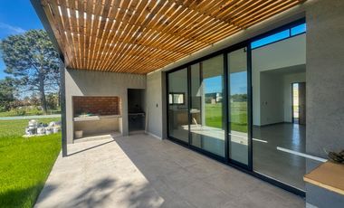 Venta - Casa en Barrio Privado Altos de Campo Grande / Pilar