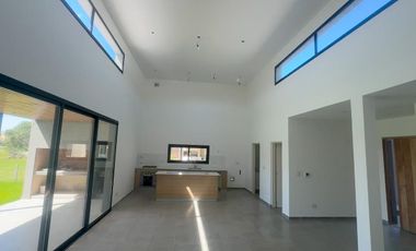 Venta - Casa en Barrio Privado Altos de Campo Grande / Pilar