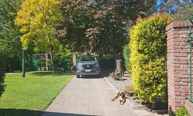 Casa en venta - 4 Dormitorios 3 Baños - Cochera - 1.230mts2 - Chauvin