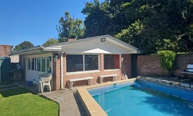 Casa en venta - 4 Dormitorios 3 Baños - Cochera - 1.230mts2 - Chauvin
