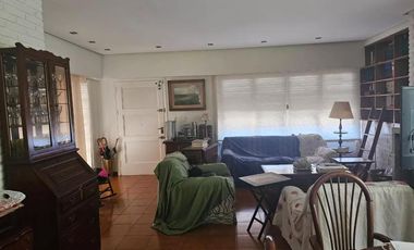 Casa en venta - 4 Dormitorios 3 Baños - Cochera - 1.230mts2 - Chauvin