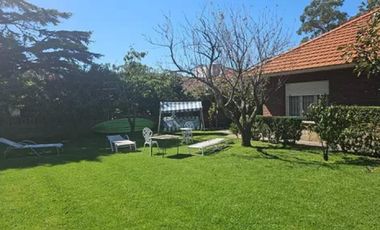 Casa en venta - 4 Dormitorios 3 Baños - Cochera - 1.230mts2 - Chauvin