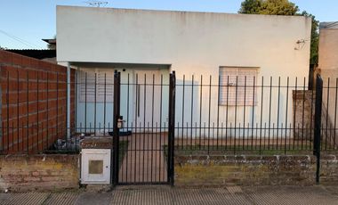 Casas en venta - 3 Dormitorios 2 Baños - 350Mts2 - San Carlos