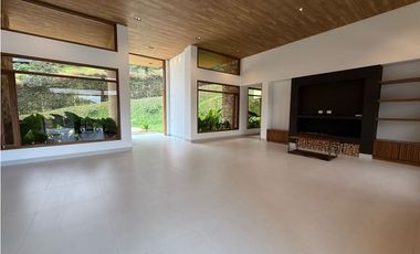 Casa moderna en unidad cerrada vía San Antonio la Ceja CM