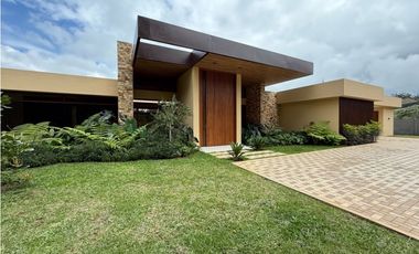 Casa moderna en unidad cerrada vía San Antonio la Ceja CM