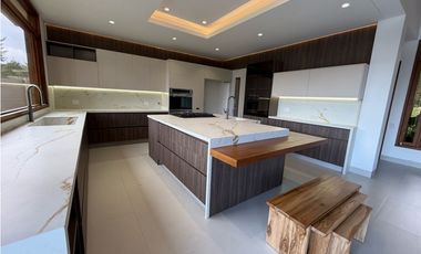 Casa moderna en unidad cerrada vía San Antonio la Ceja CM