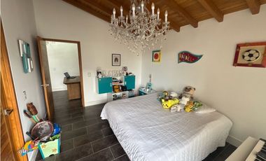 SE VENDE CASA EN LA CEJA UNIDAD CERRADA 389 m2 MUY GRANDE TURCO 2 parq
