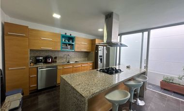 SE VENDE CASA EN LA CEJA UNIDAD CERRADA 389 m2 MUY GRANDE TURCO 2 parq