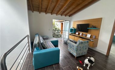 SE VENDE CASA EN LA CEJA UNIDAD CERRADA 389 m2 MUY GRANDE TURCO 2 parq