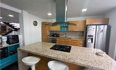 SE VENDE CASA EN LA CEJA UNIDAD CERRADA 389 m2 MUY GRANDE TURCO 2 parq