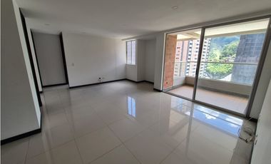 Vendo apartamento en Sabaneta, piso alto, unidad completa.