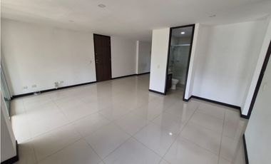 Vendo apartamento en Sabaneta, piso alto, unidad completa.