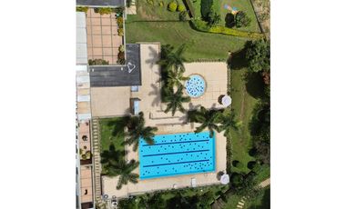 Vendo apartamento en Sabaneta, piso alto, unidad completa.