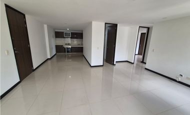 Vendo apartamento en Sabaneta, piso alto, unidad completa.