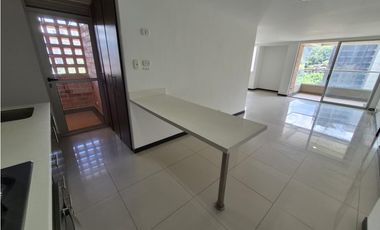 Vendo apartamento en Sabaneta, piso alto, unidad completa.