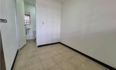 Vendo apartamento en Sabaneta, piso alto, unidad completa.