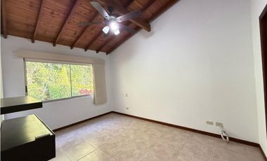 En arriendo casa loma del chocho