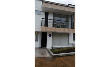 RENTA CASA CONJUNTO CERRADO PINARES