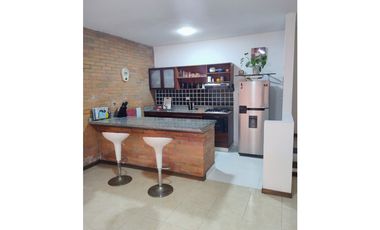 SE VENDE APARTAMENTO MODERNO, CON BALCON!