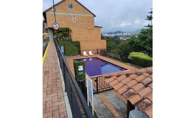 SE VENDE APARTAMENTO MODERNO, CON BALCON!