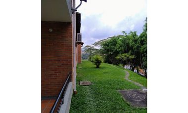 SE VENDE APARTAMENTO MODERNO, CON BALCON!