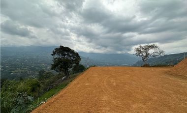 Venta de lote en Copacabana en parcelación