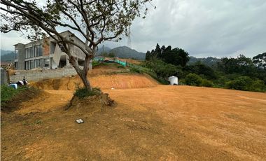 Venta de lote en Copacabana en parcelación