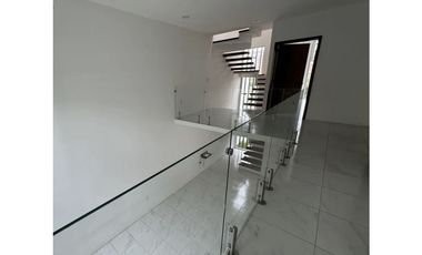 CASA ESPACIOSA EN LADERAS DE LA LOMA