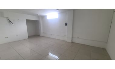 En renta locales comerciales de 40 mts2 en  Manta Av. Flavio Reyes