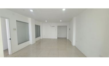 En renta locales comerciales de 40 mts2 en  Manta Av. Flavio Reyes